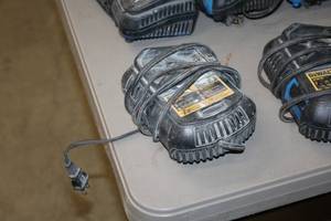 lot 979 image: DeWalt 12V Max  20V Max Lithium Ion Battery Charger DCB101