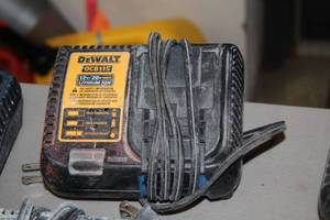 lot 980 image: DeWalt 12V  20V MAX Lithium Ion Battery Charger DCB115