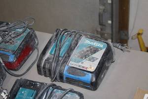 lot 996 image: Makita Li-ion & Ni-MH 7.2-18V Battery Charger DC18RC