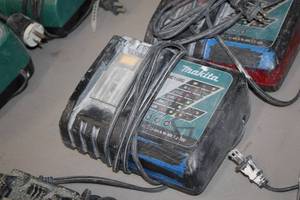 lot 1001 image: Makita Li-ion & Ni-MH 7.2-18V Battery Charger DC18RC