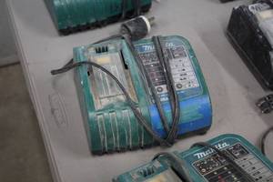 lot 1004 image: Makita Li-ion & Ni-MH 7.2-18V Battery Charger DC18RA