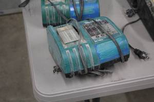 lot 1005 image: Makita Li-ion & Ni-MH 7.2-18V Battery Charger DC18RA