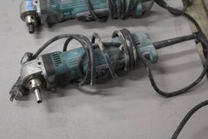 lot 1007 image: Makita 38 Right Angle Drill DA3010F