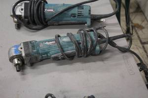 lot 1008 image: Makita 38 Right Angle Drill DA3010F
