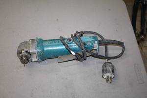 lot 1010 image: Makita 38 Right Angle Drill DA3000R