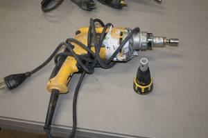 lot 1013 image: DeWalt VSR Drywall Screwdriver DW272