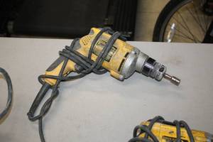 lot 1015 image: DeWalt VSR Screwdriver DW275QD