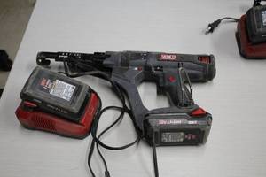 lot 1028 image: Senco 18V Cordless Screwdriver DS312-18V with (2) Batteries, Charger