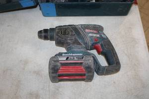 lot 1031 image: Bosch Bulldog 36V Cordless Hammerdrill with Battery