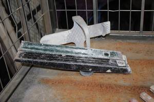 lot 1033 image: Lot of (3) Drywall Lifters