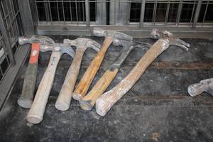 lot 1035 image: Lot of (6) Assorted Claw Hammers