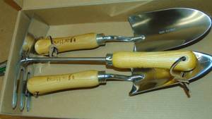 lot 62 image: YARTTING Garden Tool Set, 3 Piece