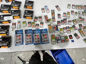 lot 17 image: HUGE TABLE FULL OF FLYFISHING LURES, SNELLS, NO KNOT EYELETS, & FLYLINE