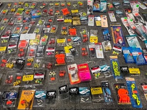lot 62 image: TABLE FULL OF JIGS