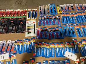 lot 11 image: TABLE FULL OF JIGSAW BLADES
