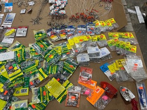 lot 70 image: HUGE TABLE FULL OF RIGS FOR PERCHWALLEYE, SNELLS, WEIGHTS, HOOKS, JIGS, & LEADERS