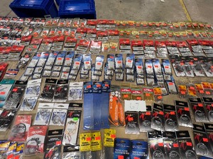 lot 67 image: HUGE TABLE FULL OF SWIVELS, SINKER SLIDERS, HOOKS, RIGS, LEADERS, & SPLIT RINGS