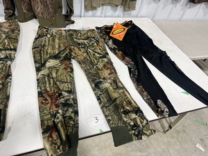 lot 3 image: MENS CAMO CLOTHING SMLXLXXL $480 RETAIL VALUE