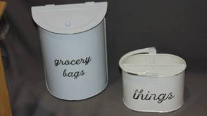 lot 111 image: Mixed Lot AuldHome Rustic White Enamelware Caddy, And Bag Holder