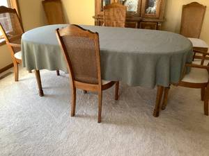 Dining Table w 6 Chairs