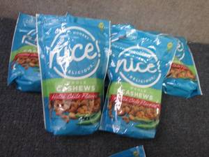 lot 46 image: 6- 8 oz Nice Hatch Chili Flavored W...