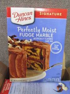 lot 329 image: 6- 15.25 oz Boxes Duncan Hines Fudg...