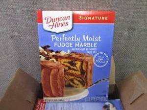 lot 330 image: 6- 15.25 oz Boxes Duncan Hines Fudg...