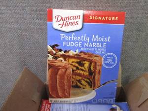 lot 332 image: 6- 15.25 oz Boxes Duncan Hines Fudg...