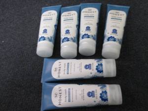 lot 386 image: 6- 8 oz Honest Soothing Therapy Bod...