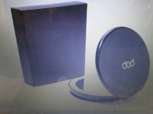 lot 426 image: 2 Pop Sonic LED Compact Mirrors Ret...