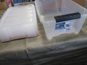 lot 452 image: 6- Iris12.95 qt Stack & Pull Plasti...