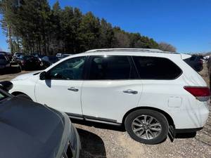 2014 Nissan Pathfinder SL - 4X4 - 90,388 MILES