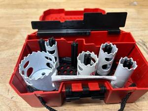 lot 73 image: MILWAUKEE Hole Dozer Bi-Metal Hole Saw Kit (7-Piece)
