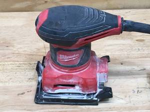 lot 62 image: Used Milwaukee 14-Sheet Palm Sander Model # 6033-21 (Tested And Works)