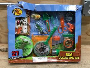 lot 120 image: Bass Pro Shop Bug Collecting Kit 27 Piece Play Set
