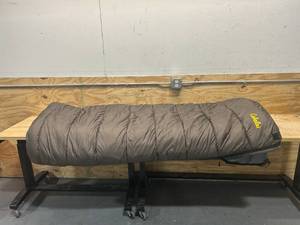 lot 96 image: CABELAS Sleeping Bag- 0°F-18°C