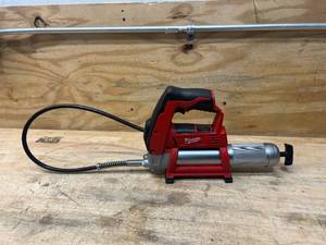 lot 15 image: MILWAUKEE M12 12V Lithium-Ion Cordless Grease Gun (Tool-Only)