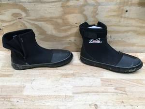 lot 181 image: World Wide Sportsman Flats Boots for Men Size 12 In Black (Gently Used) 0502248.99