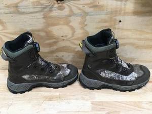 lot 184 image: Cabelas Treadfast Zoned Insulation BOA 2.0 Mens Size 8.5M (Gently Used) (Back Strap Is Ripped) 05022435.82