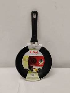 NEW T-FAL EASY CARE 8 IN FRY PAN