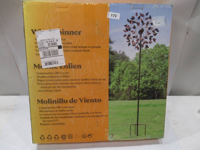 lot 173 image: Leaf Wind Spinner Outdoor Decoration