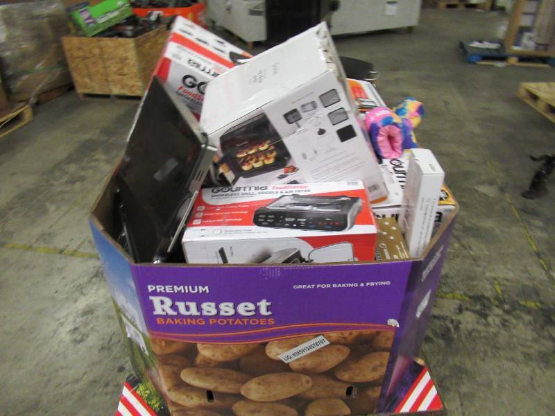 lot 117 image: Pallet of Store Overstock Store and Ecommerce Product and Returns
