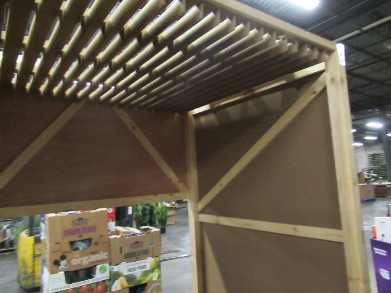 lot 118 image: Wooden Boxed Frame Built Onto A Pallet - Perfect for Projects