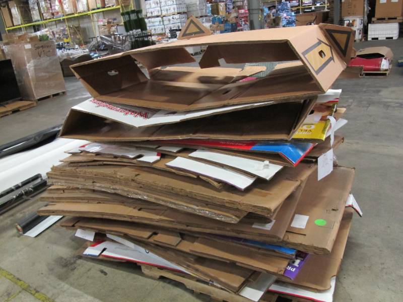 lot 133 image: Pallet of Heavy Duty Used Cardboard Gaylord Boxes in Excellent Condition.