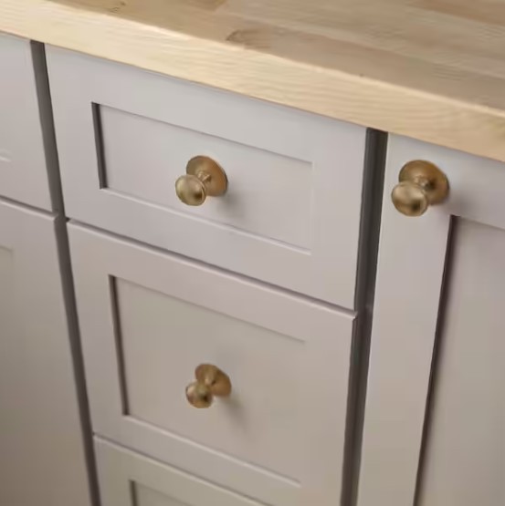 lot 366 image: NEW 12 Pack of Liberty Classic Farmhouse 1-12 in. (38 mm) Champagne Bronze Round Cabinet Knob