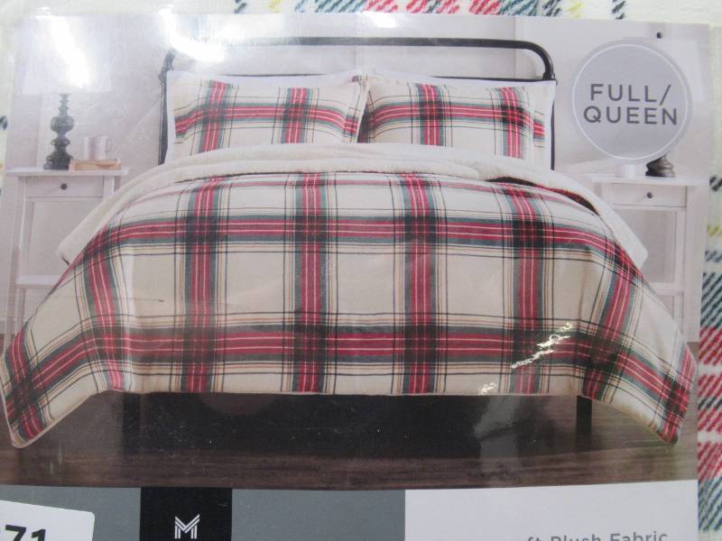 lot 271 image: NEW Members Mark Plush 3-Piece Comforter Set - FullQueen - RedWhite
