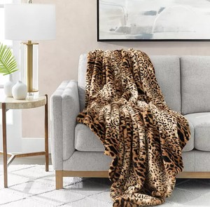 lot 204 image: NEW Members Mark Luxury Faux Fur Throw 60 x 70 - Brown Cheetah