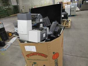 lot 116 image: Pallet of Store Overstock Store and Ecommerce Product and Returns