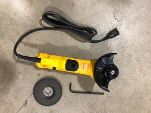 DEWALT 11 Amp Corded 4.5 in. Small Angle Grinder Customer Returns See Pictures