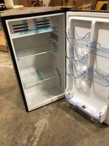 RCA 3.2 cu. ft. Mini Fridge in Black Stainless Steel  Customer Returns See Pictures